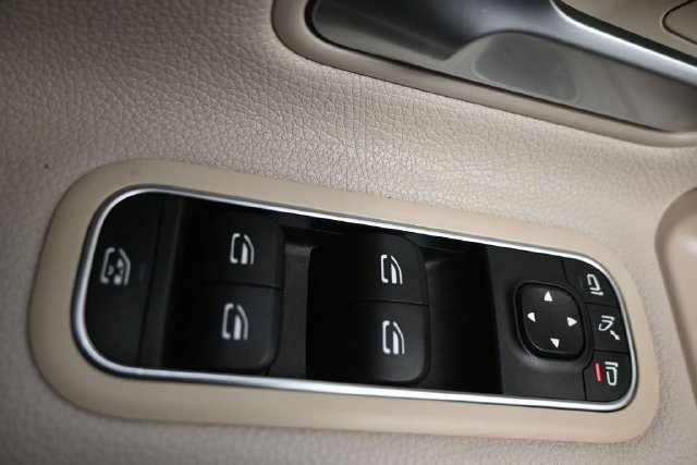 Used 2022 Mercedes-Benz CLA 250 4MATIC image 25