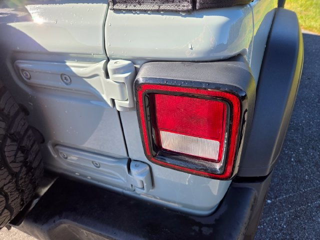 Used 2023 Jeep Wrangler Sport AWD/4WD image 15