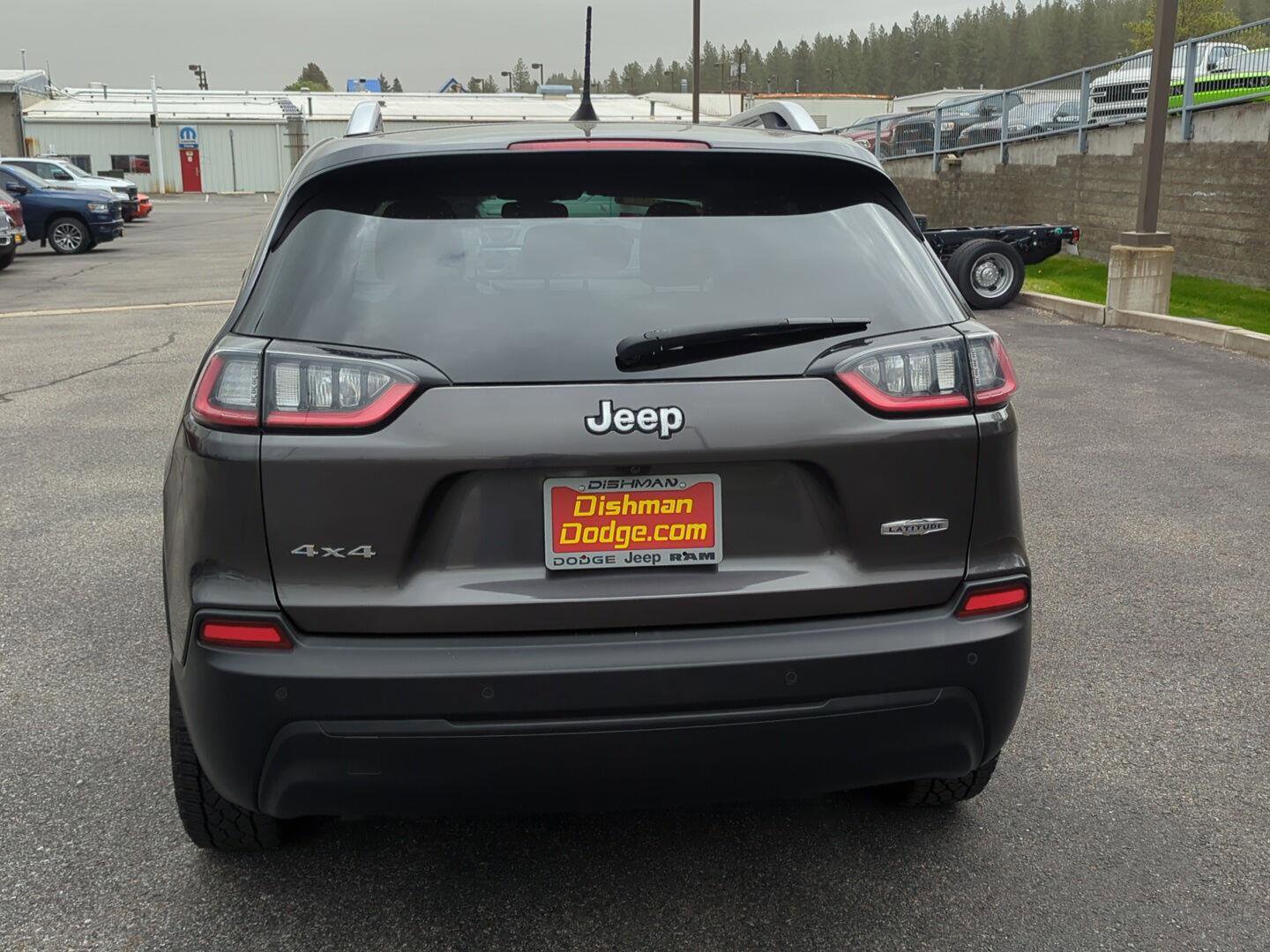 Used 2019 Jeep Cherokee Latitude Plus w/ Cold Weather Group AWD/4WD image 5