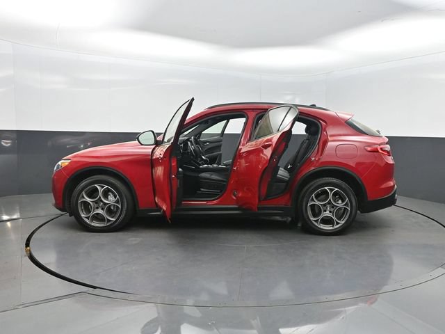 Used 2023 Alfa Romeo Stelvio Sprint AWD/4WD image 40