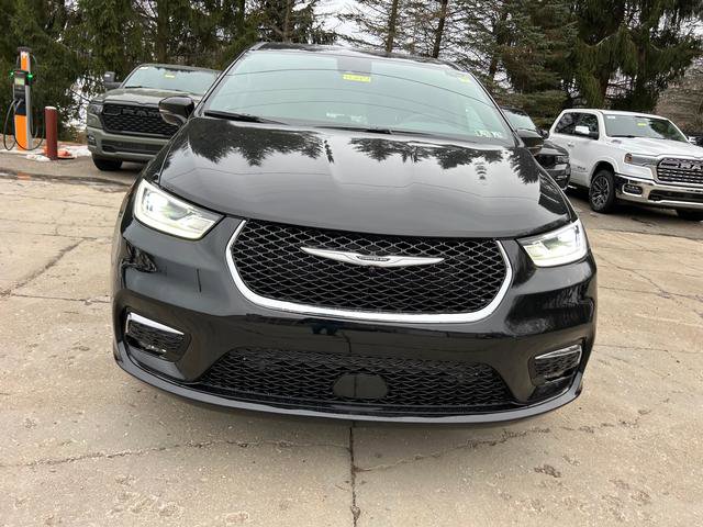 New 2026 Chrysler Pacifica Select AWD/4WD image 3