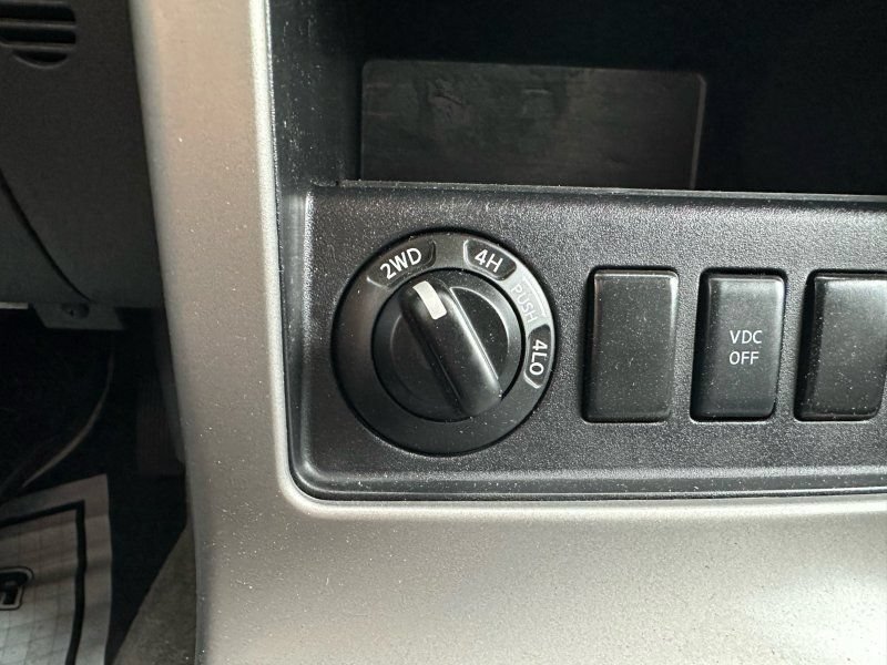 Used 2011 Nissan Pathfinder S AWD/4WD image 17