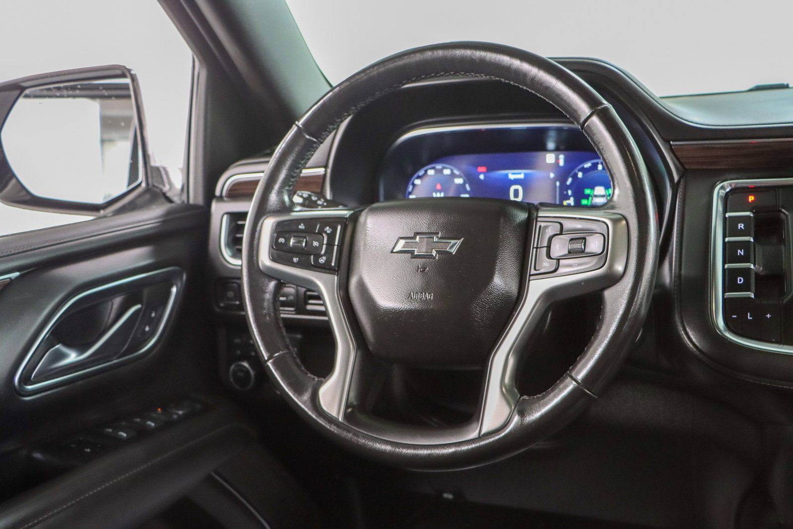 Used 2022 Chevrolet Tahoe Z71 w/ Luxury Package AWD/4WD image 13