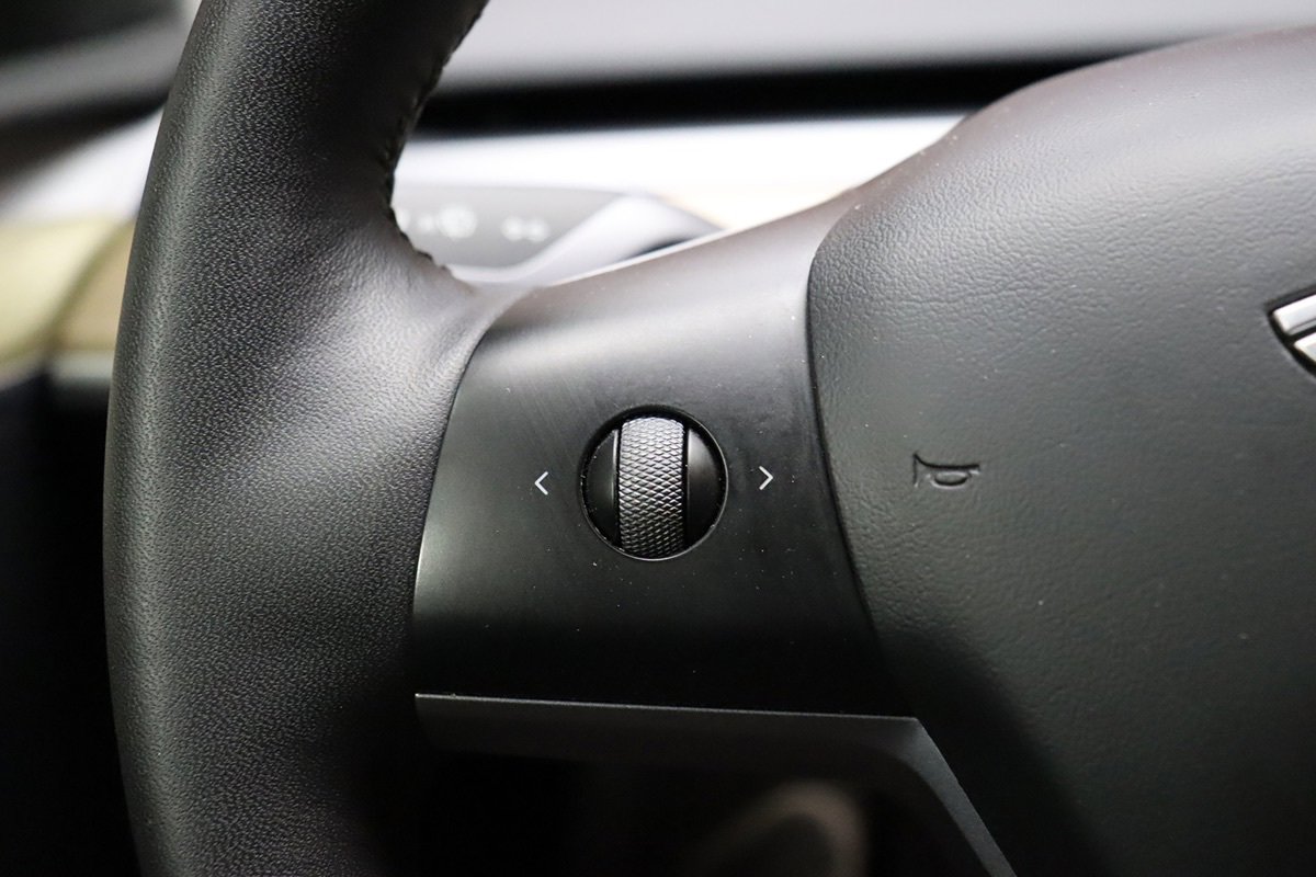 Used 2024 Tesla Model Y Long Range AWD/4WD image 41