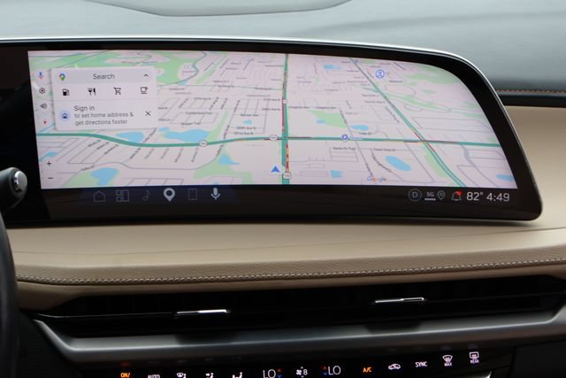 Used 2024 Cadillac XT4 Luxury w/ Cold Weather Package FWD image 18