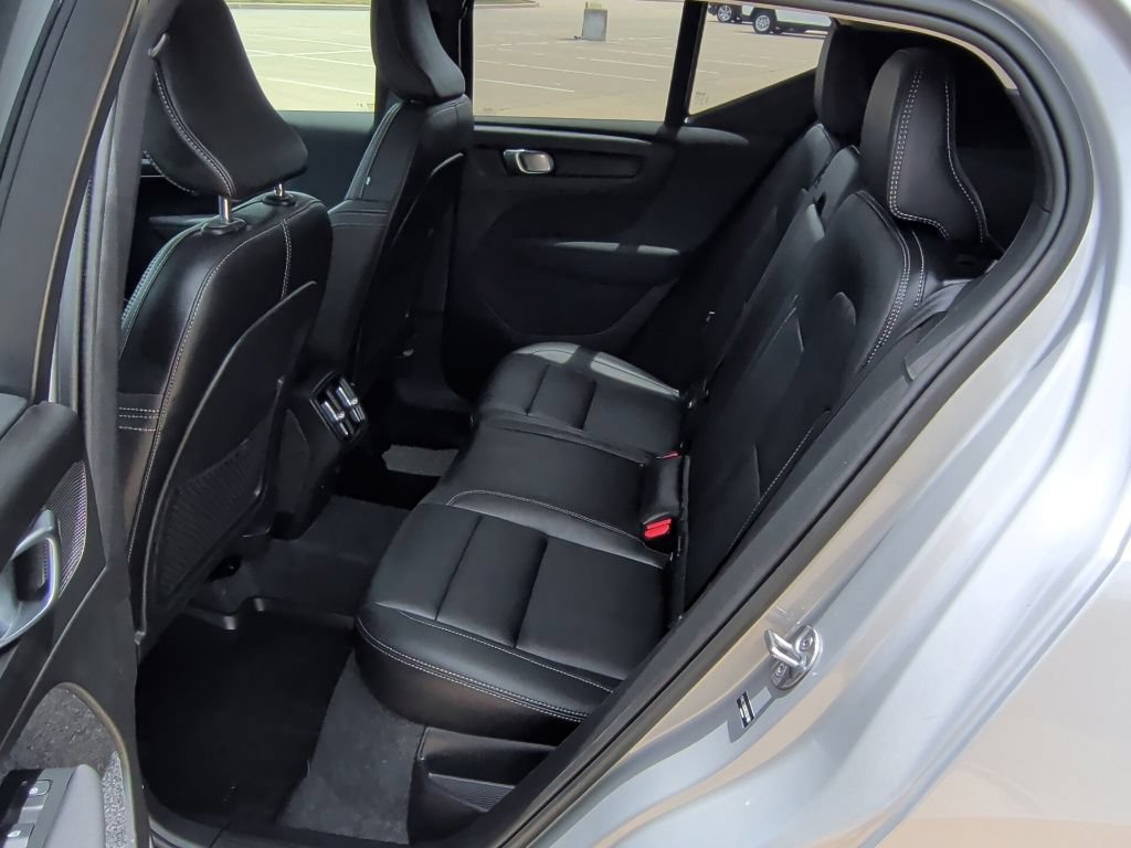 Used 2025 Volvo XC40 B5 Plus AWD/4WD image 34