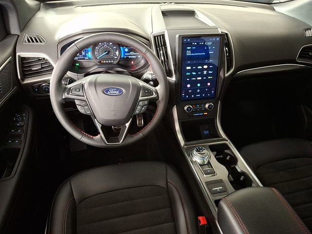 Used 2024 Ford Edge ST-Line w/ Class II Trailer Tow Package AWD/4WD image 2