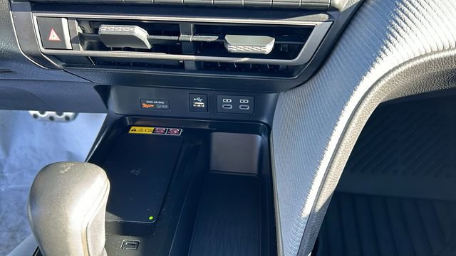 Used 2025 Toyota Camry SE w/ Multimedia Upgrade Package image 20