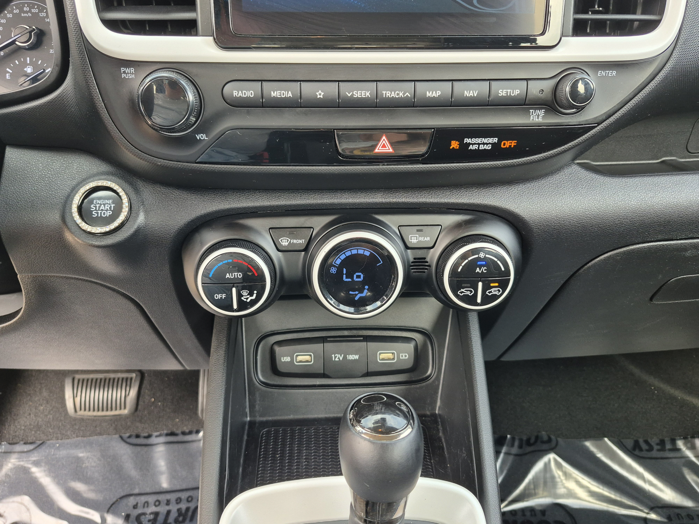 Certified 2022 Hyundai Venue Limited FWD image 23