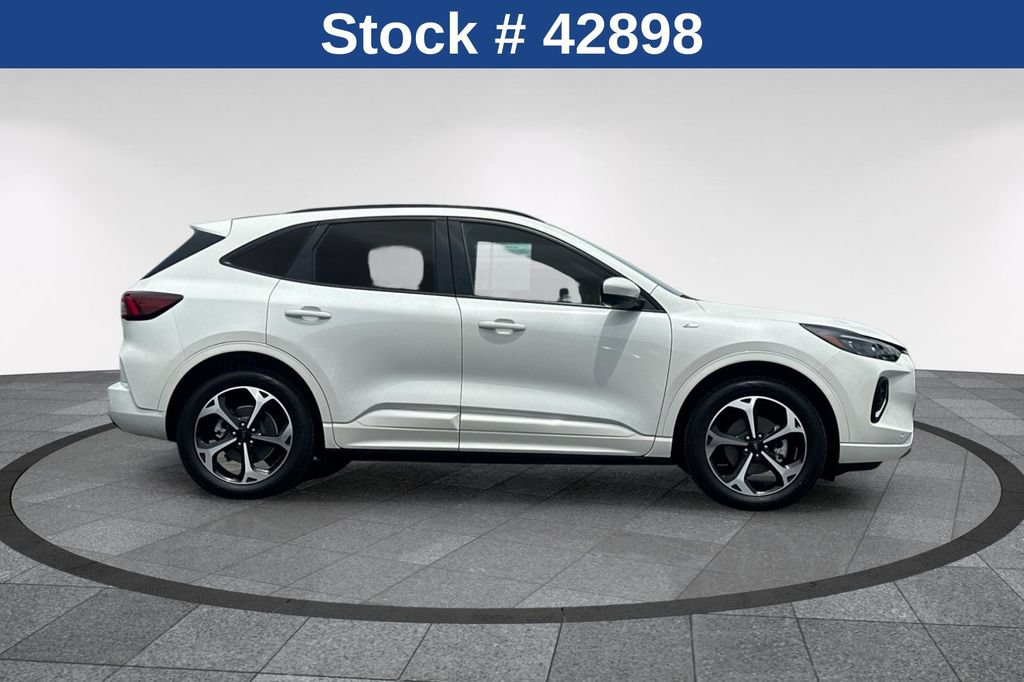 Certified 2023 Ford Escape ST-Line Elite AWD/4WD image 4
