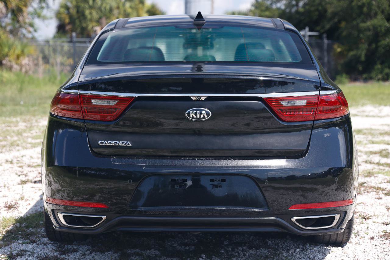 Used 2017 Kia Cadenza Premium w/ Luxury Package FWD image 7