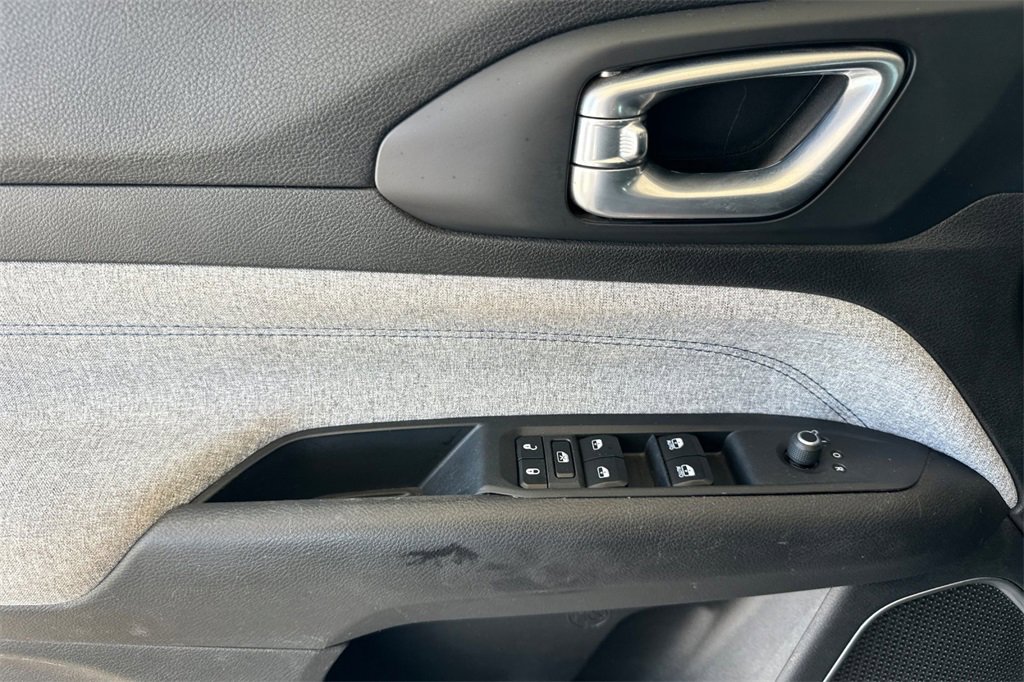 Used 2023 Jeep Compass Sport image 9