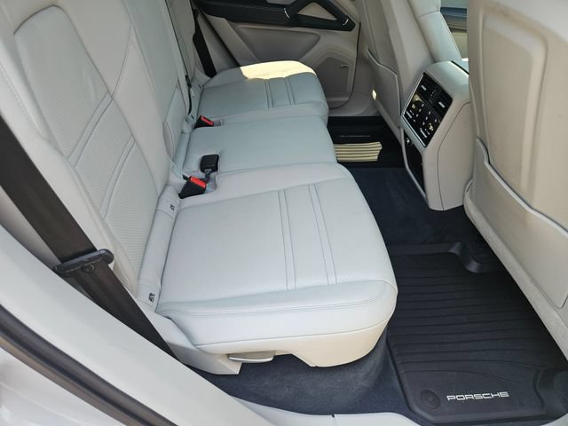 Used 2021 Porsche Cayenne AWD/4WD image 43