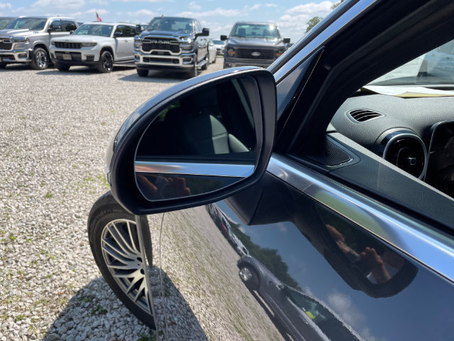 Used 2025 Mercedes-Benz GLC 300 4MATIC image 6