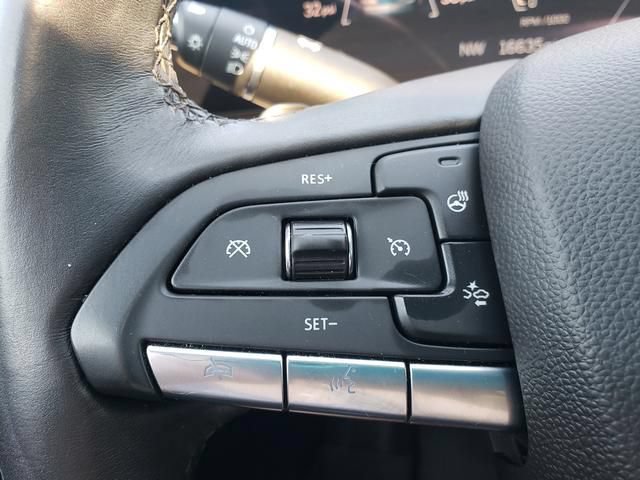 Used 2024 Cadillac XT4 Luxury w/ Cold Weather Package AWD/4WD image 25