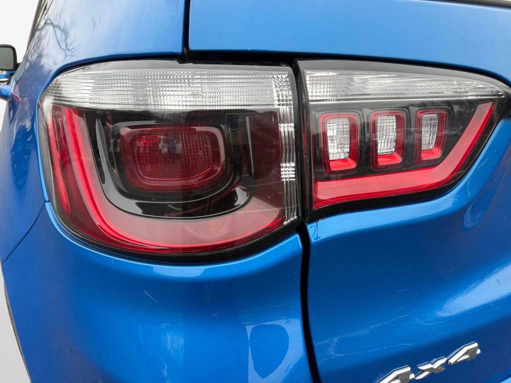 Used 2025 Jeep Compass Limited image 21