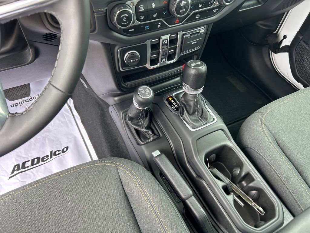 Used 2025 Jeep Wrangler Unlimited Sahara image 19