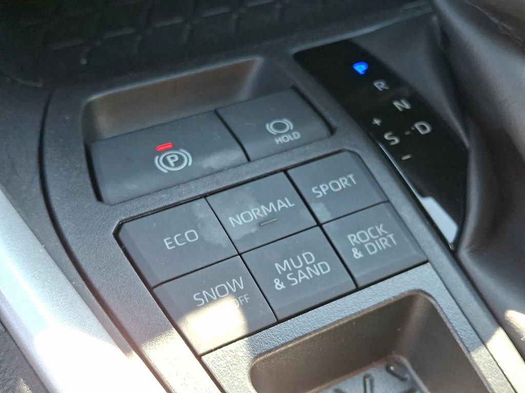 Certified 2024 Toyota RAV4 LE AWD/4WD image 17