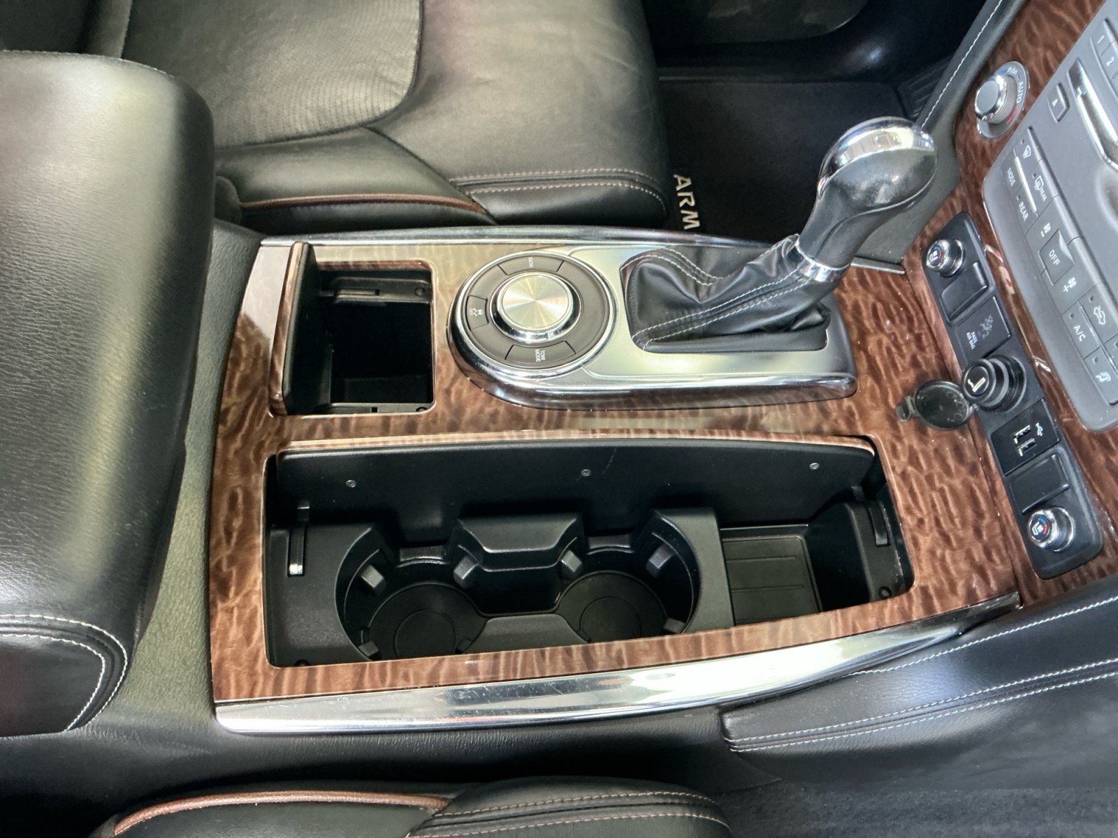 Used 2020 Nissan Armada Platinum w/ Captain's Chairs Package RWD image 15