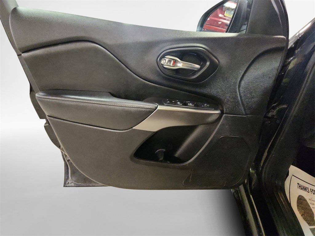 Used 2020 Jeep Cherokee Latitude Plus image 14