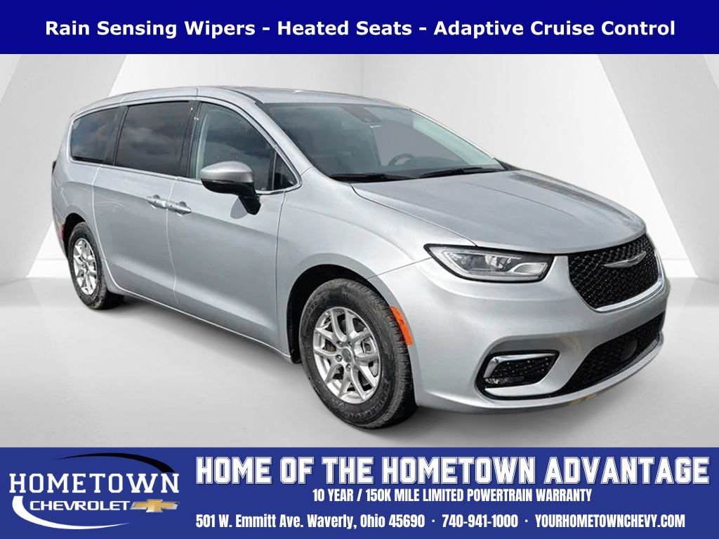 Used 2023 Chrysler Pacifica Touring-L image 1