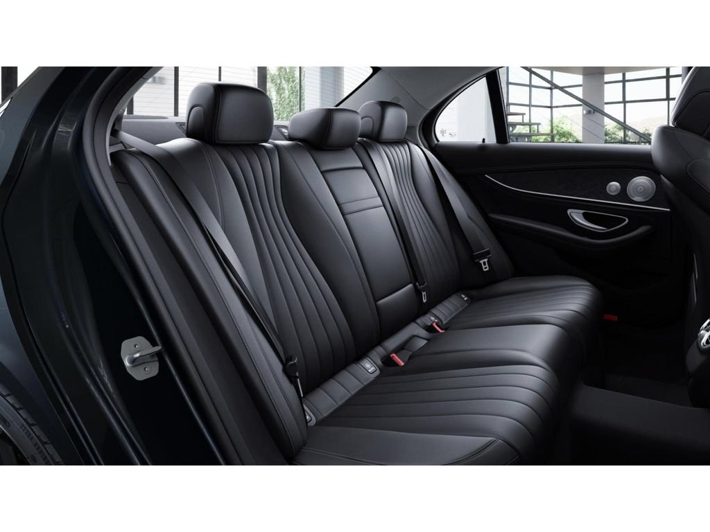 Used 2023 Mercedes-Benz E 450 4MATIC Sedan image 5