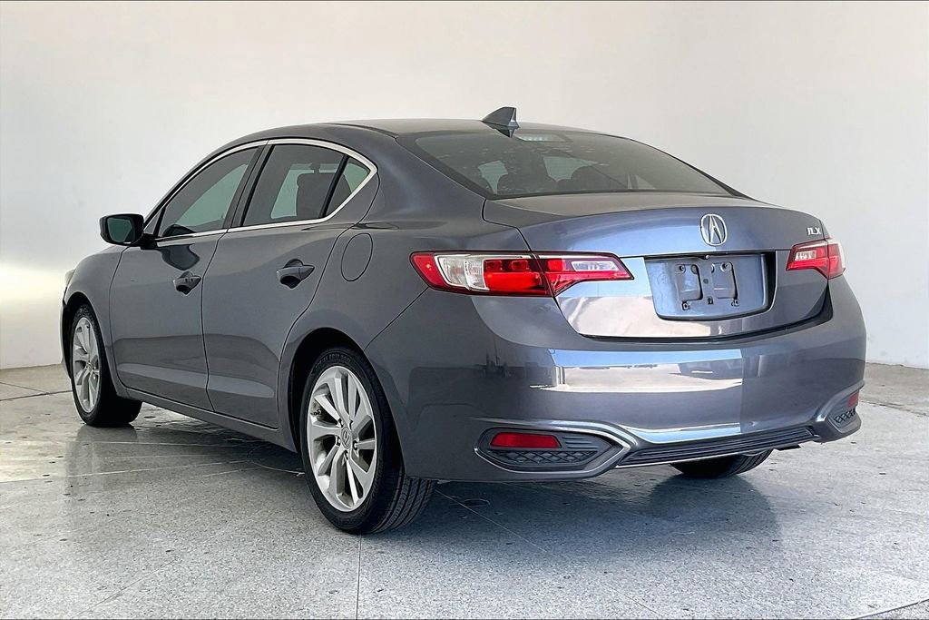 Used 2017 Acura ILX image 2