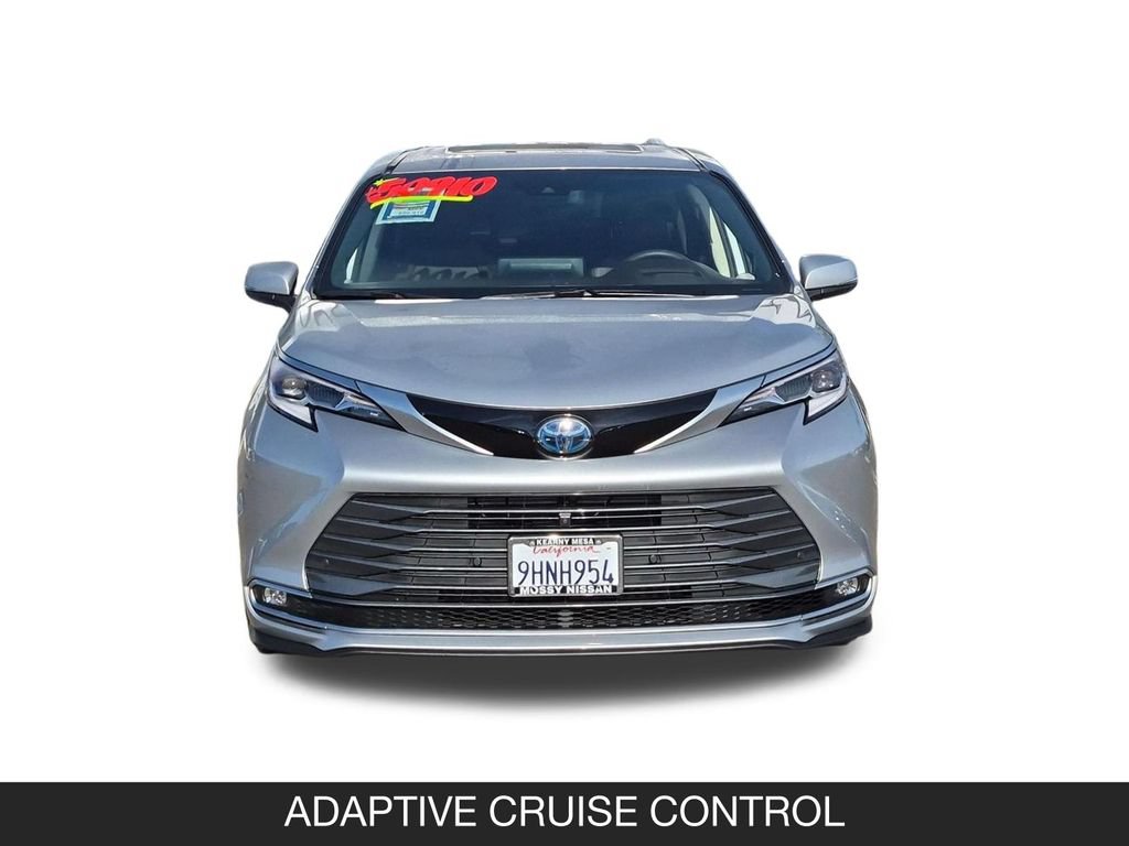 Used 2023 Toyota Sienna Platinum FWD image 4