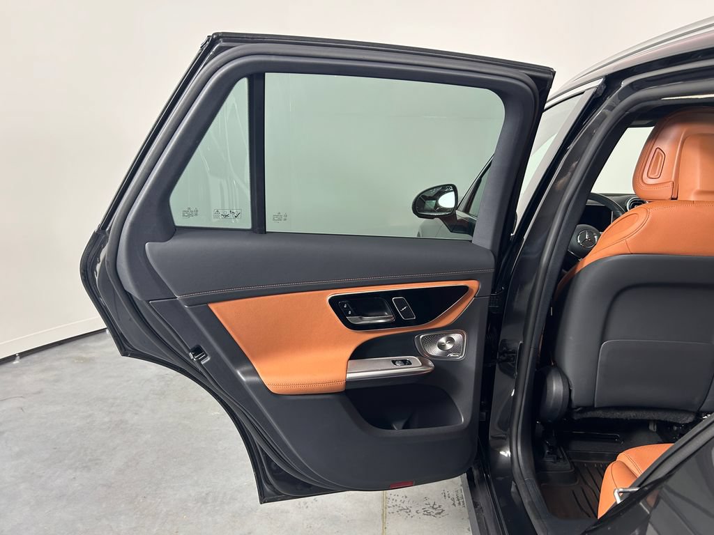 Used 2025 Mercedes-Benz GLC 350e 4MATIC image 28