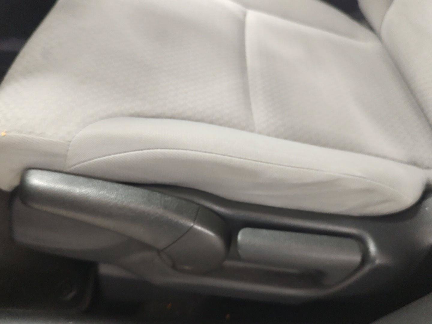 Used 2016 Honda CR-V LX image 3