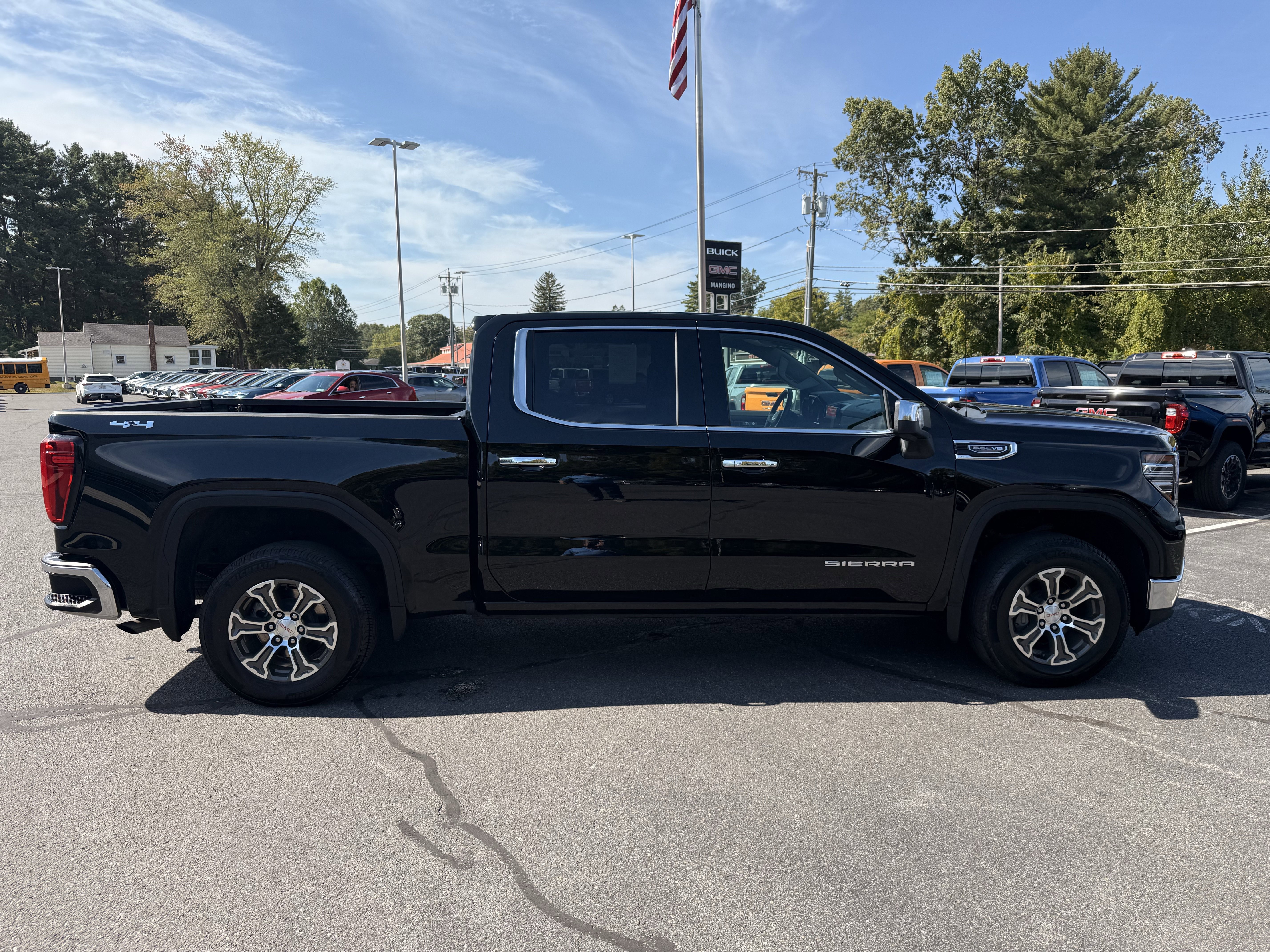 Certified 2025 GMC Sierra 1500 SLT image 7