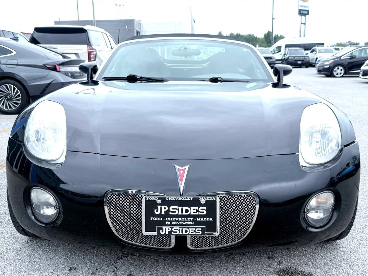 Used 2006 Pontiac Solstice Convertible w/ Power Package RWD image 2