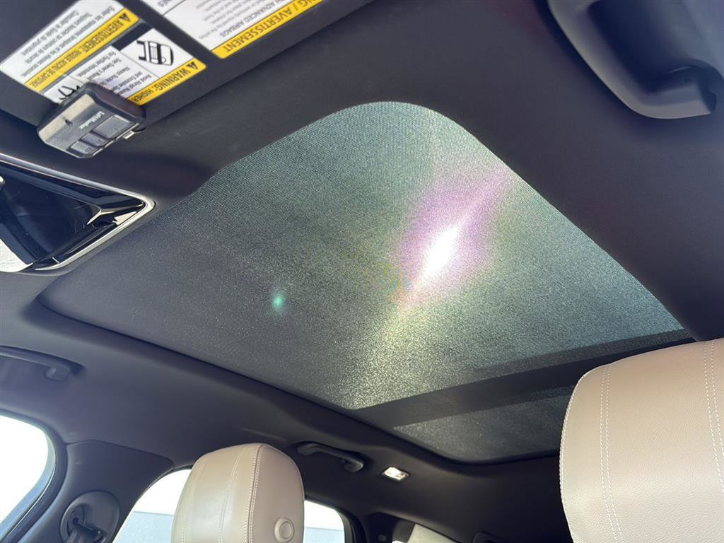 Used 2018 Land Rover Range Rover Velar R-Dynamic SE AWD/4WD image 12