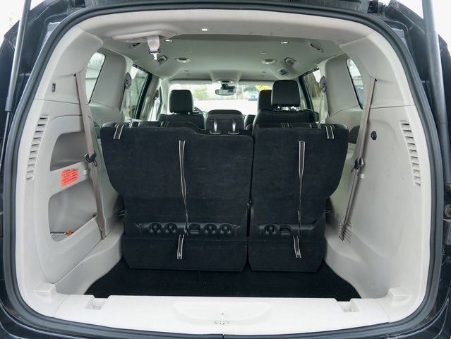 Used 2024 Chrysler Pacifica Touring-L image 6