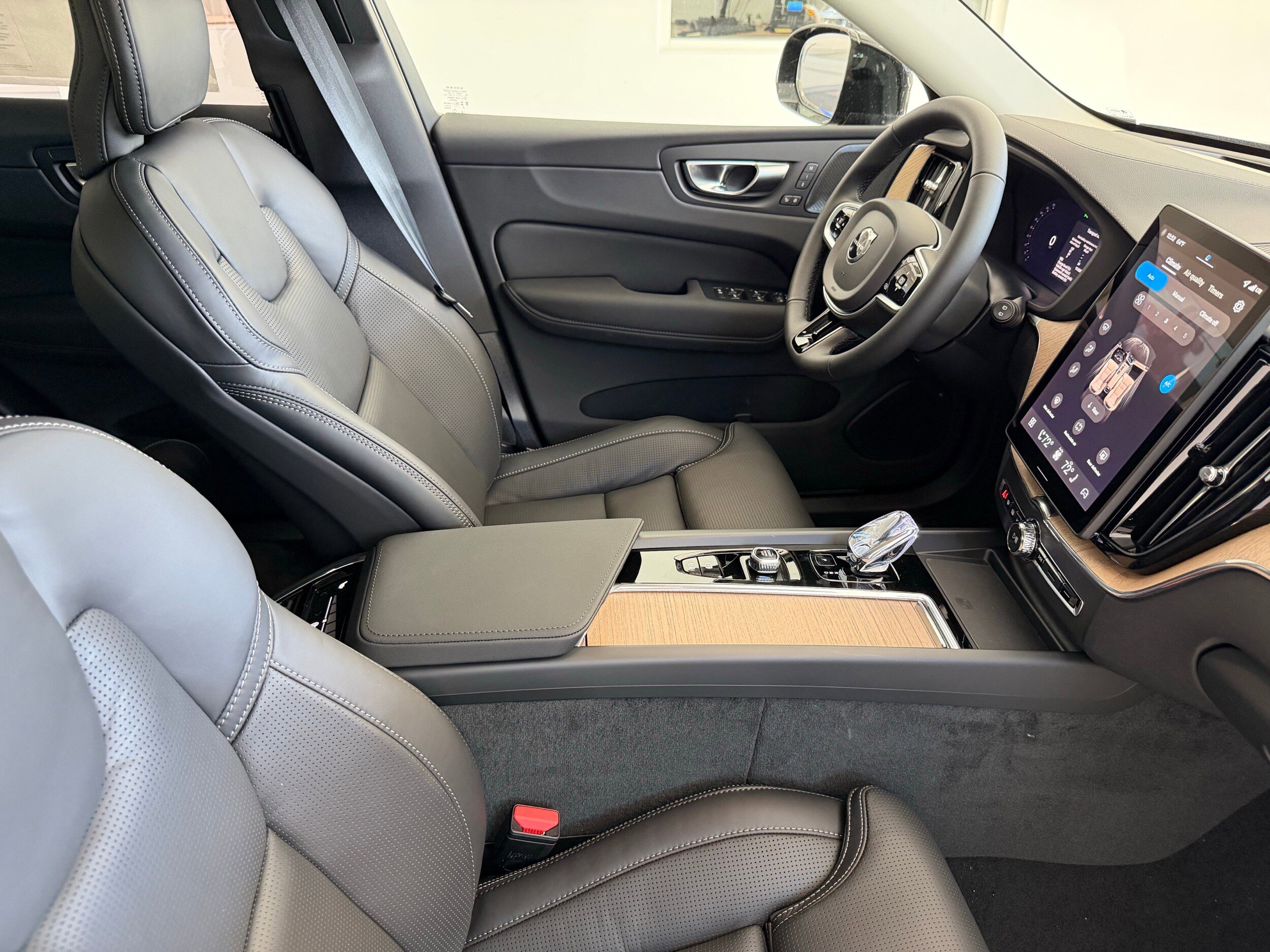 New 2026 Volvo XC60 B5 Ultra w/ Protection Package Premier AWD/4WD image 26
