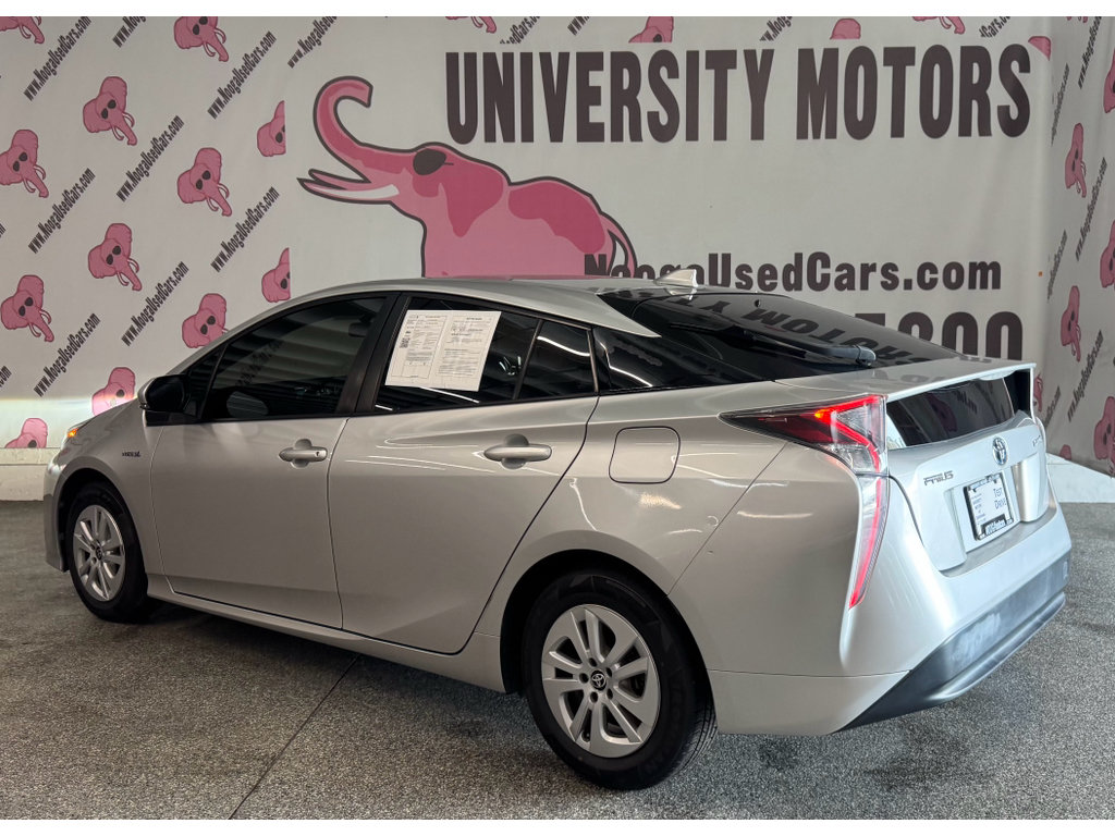 Used 2016 Toyota Prius Two w/ Preferred Accessory Package FWD image 11