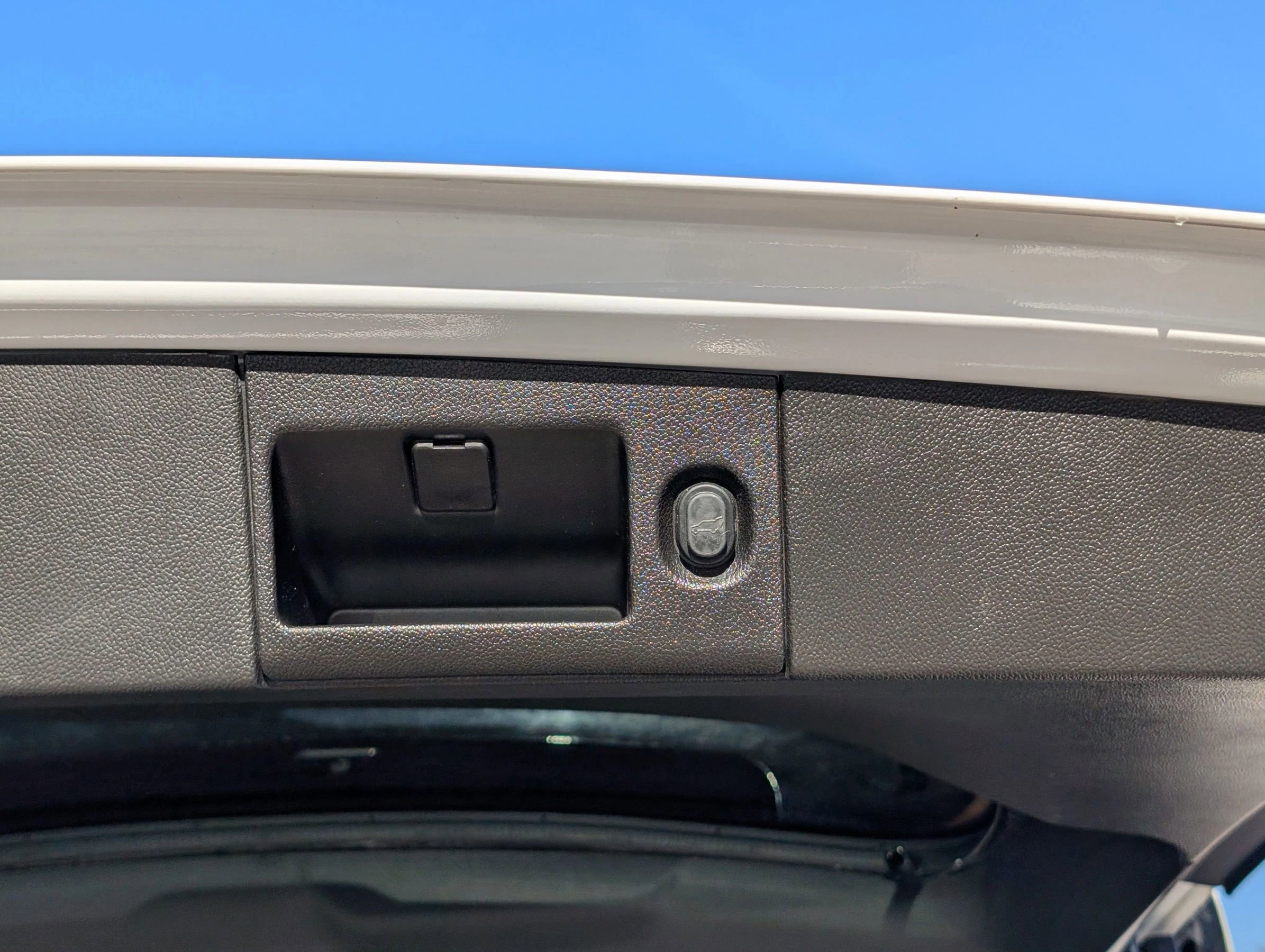 Used 2016 Chevrolet Suburban LT image 7