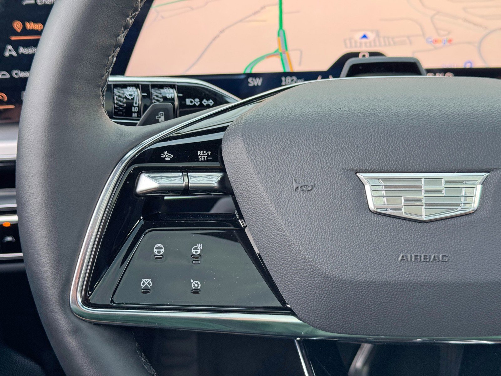 Used 2025 Cadillac Lyriq Luxury image 21