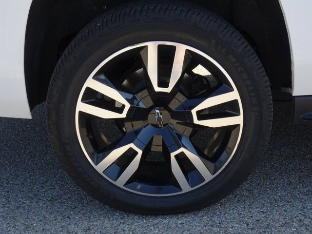 Used 2019 Chevrolet Suburban Premier AWD/4WD image 30