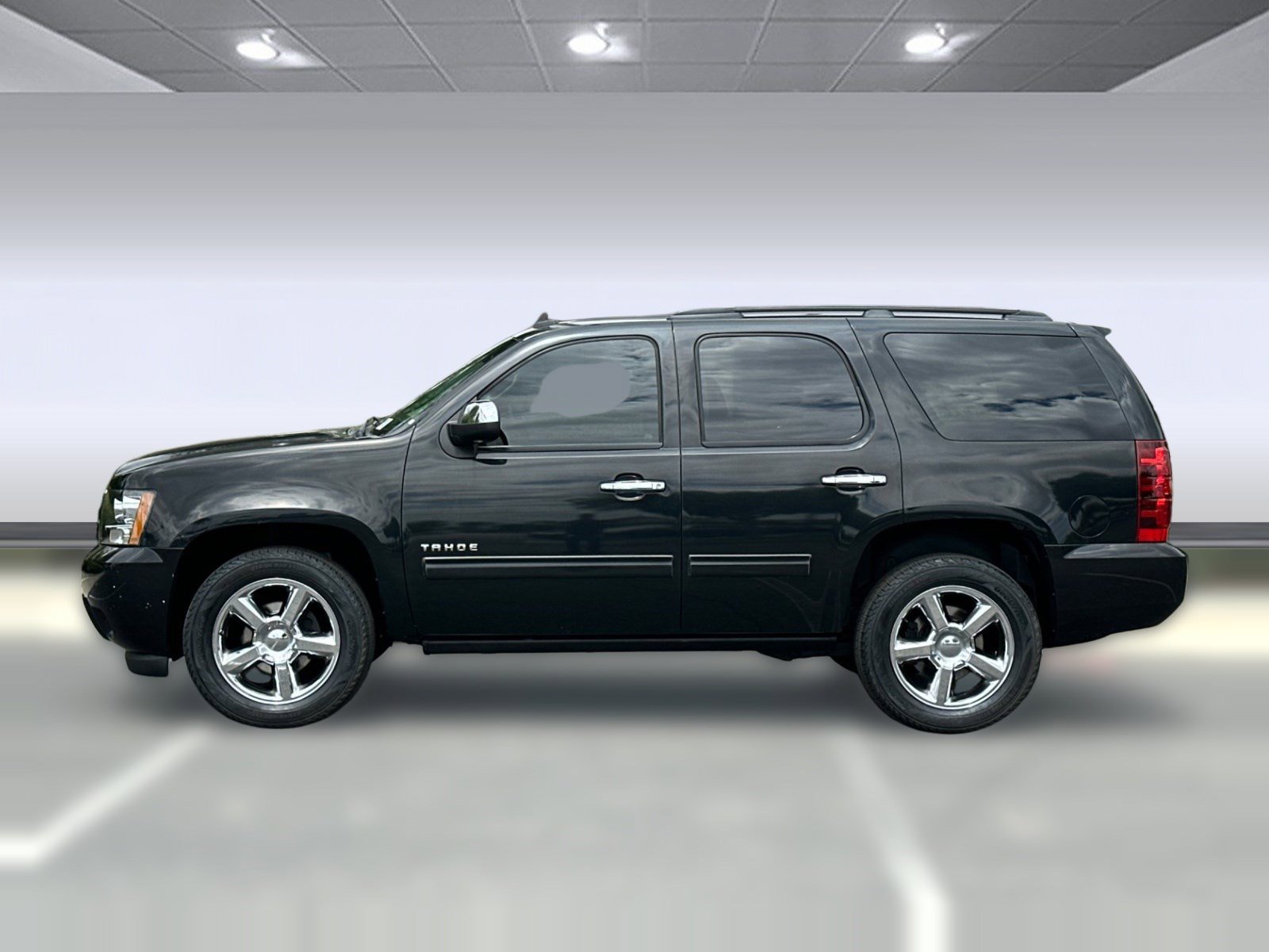 Used 2010 Chevrolet Tahoe LS w/ Regional Value Package RWD image 2
