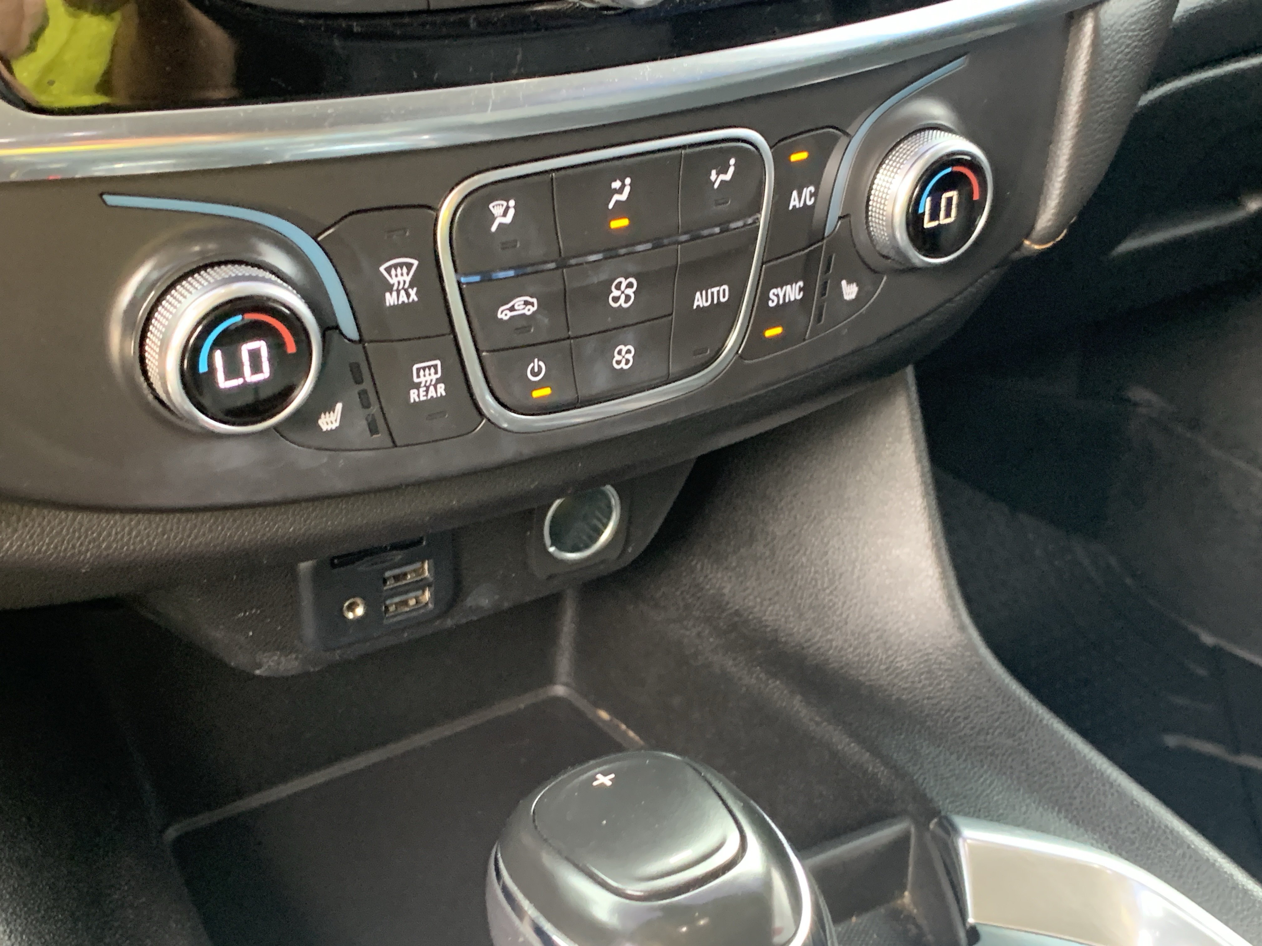 Used 2020 Chevrolet Traverse RS FWD image 32