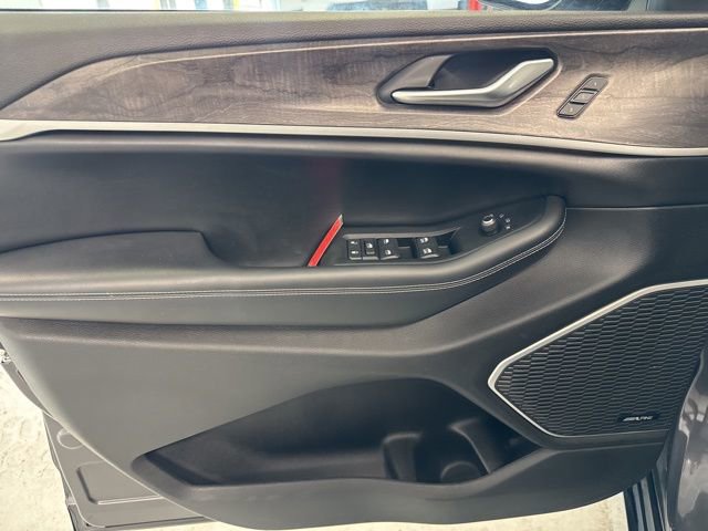 Used 2023 Jeep Grand Cherokee 4WD 4xe image 18