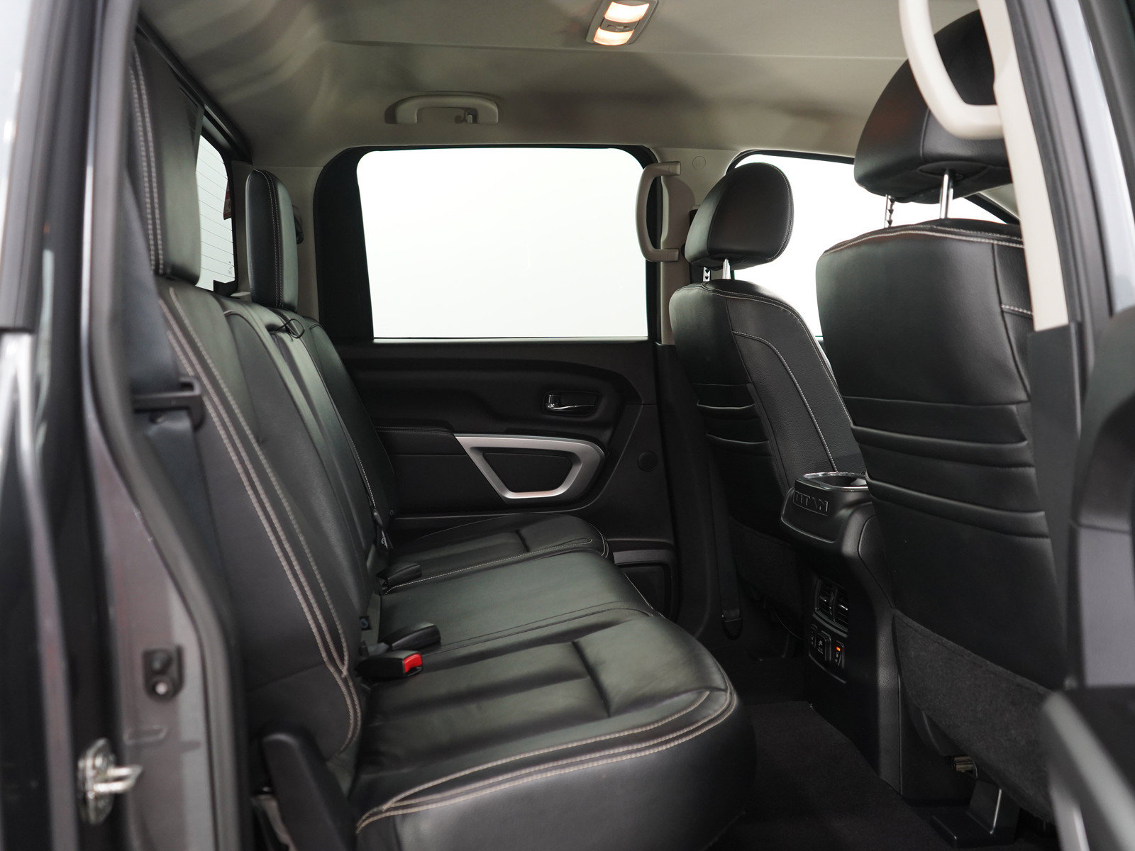 Used 2017 Nissan Titan PRO-4X w/ Pro-4x Convenience Package AWD/4WD image 12
