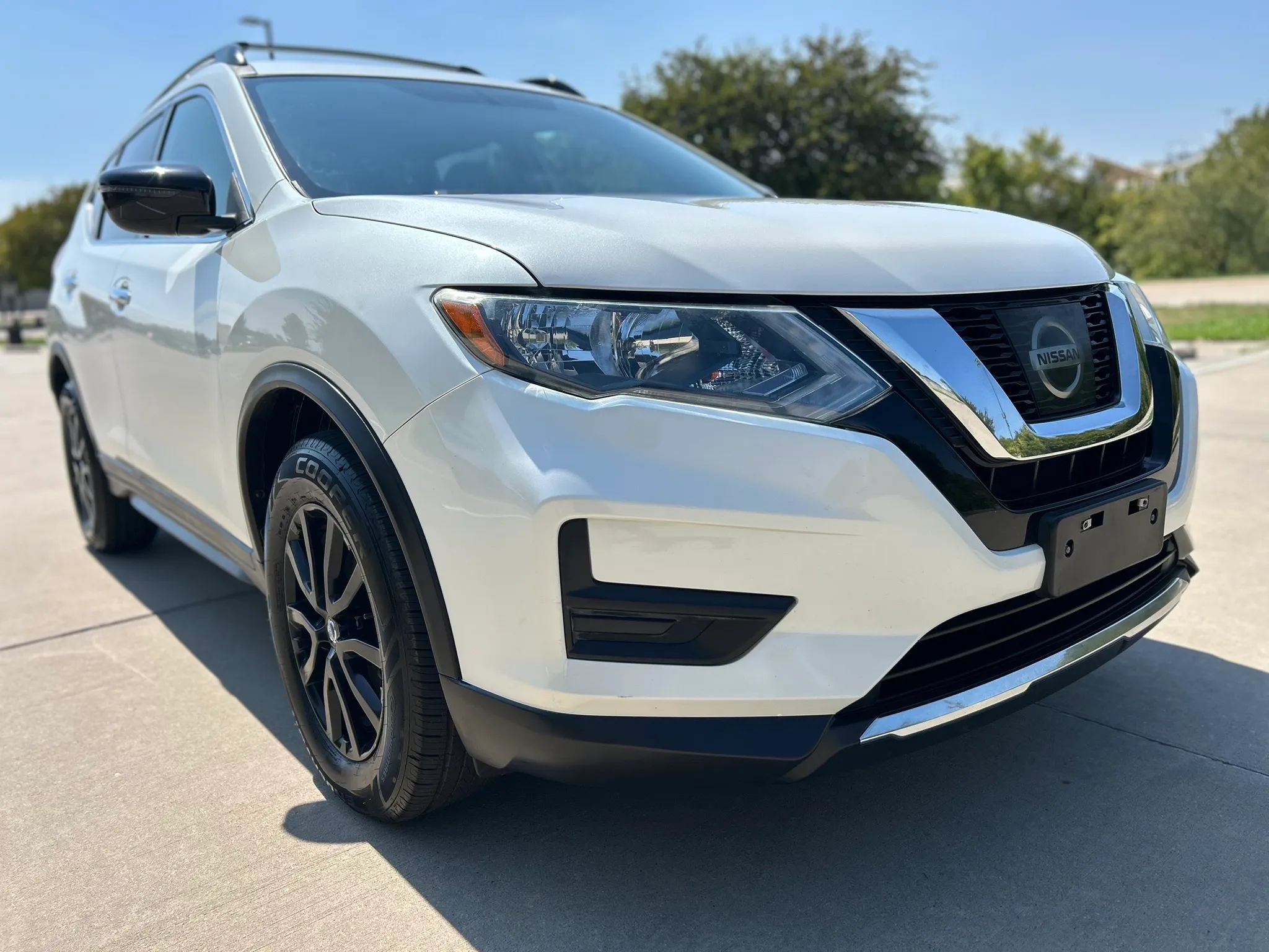 Used 2017 Nissan Rogue SV w/ Midnight Edition AWD/4WD image 4