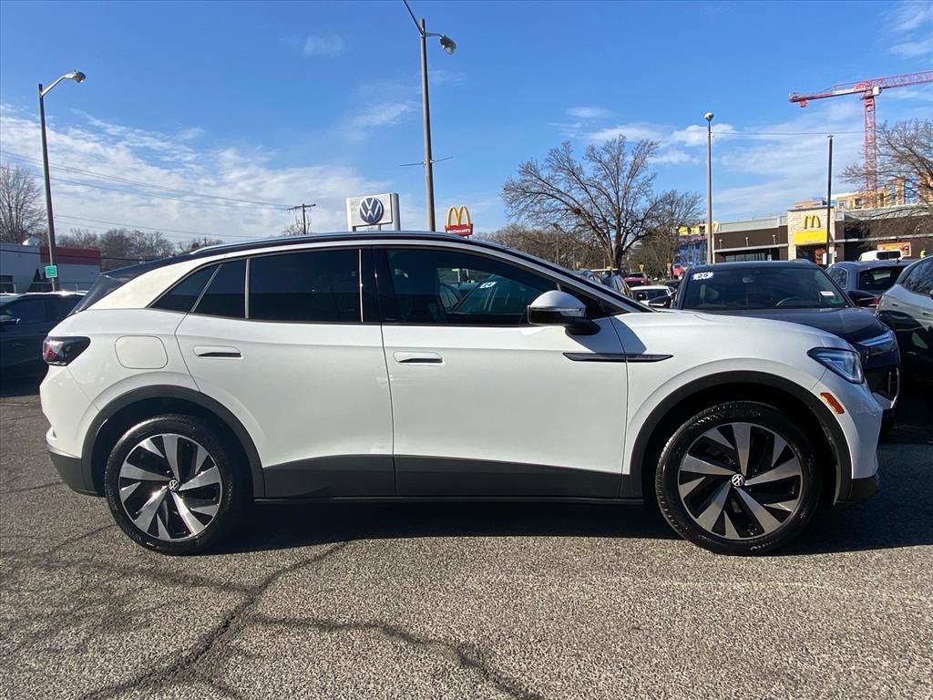 Certified 2022 Volkswagen ID.4 Pro S w/ Gradient Package image 2
