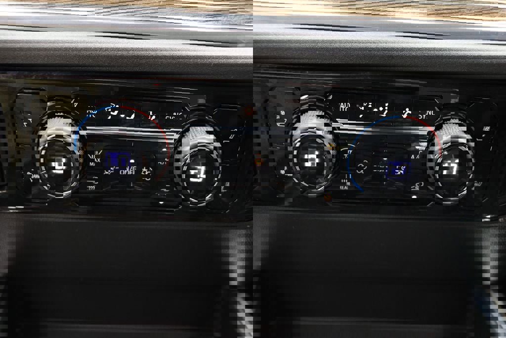 Used 2023 Chevrolet Silverado 1500 RST w/ Redline Edition AWD/4WD image 27