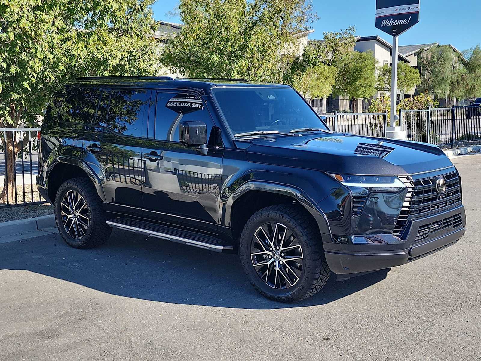 Used 2025 Lexus GX 550 w/ Accessory Package (2T) AWD/4WD image 2