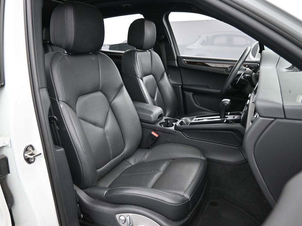 Certified 2022 Porsche Macan image 29