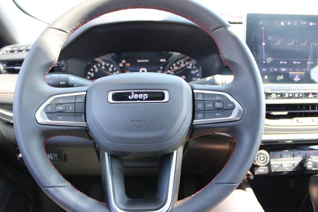 Used 2025 Jeep Compass Trailhawk image 34