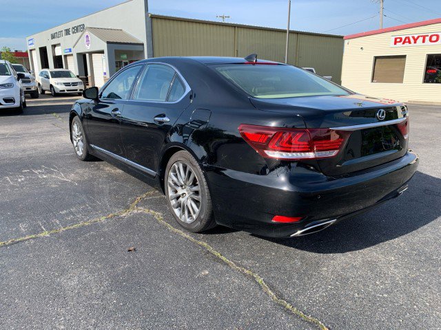 Used 2014 Lexus LS 460 w/ Ultra Luxury Package RWD image 2